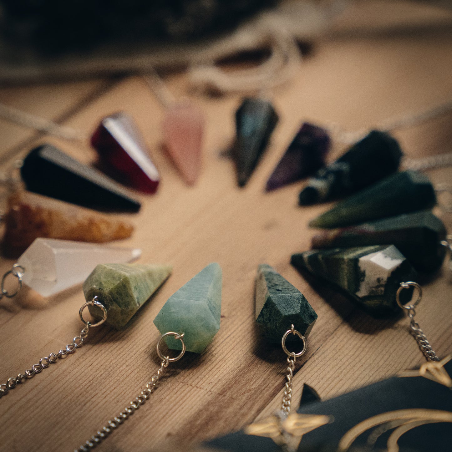 Crystal Pendulum: Divination and Energy Guidance