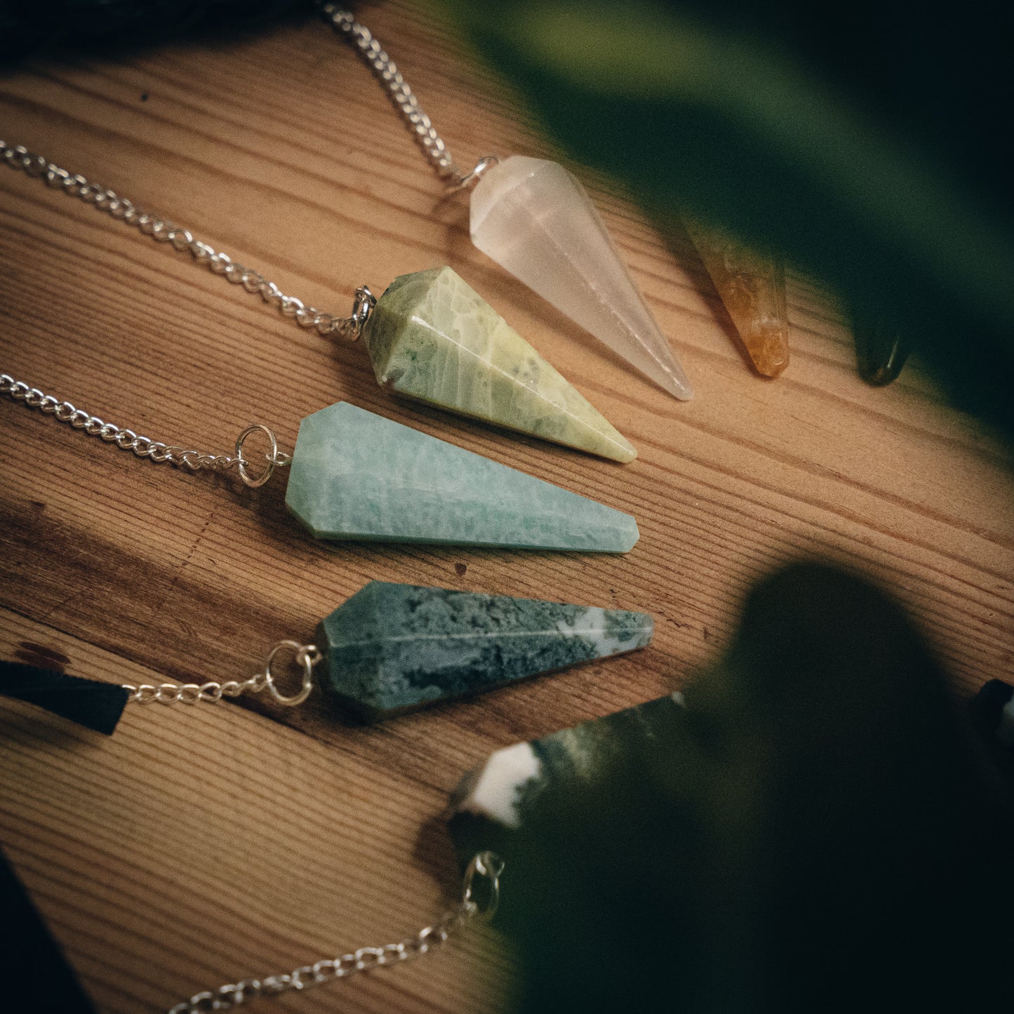 Crystal Pendulum: Divination and Energy Guidance